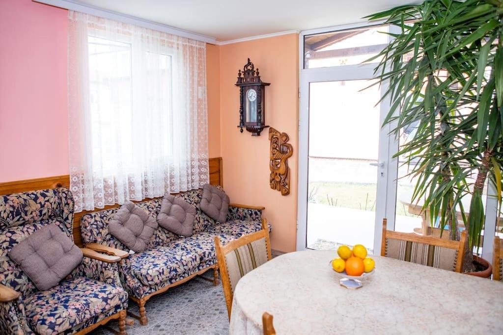 Hotel Lucky 2 Pavel Banya Esterno foto