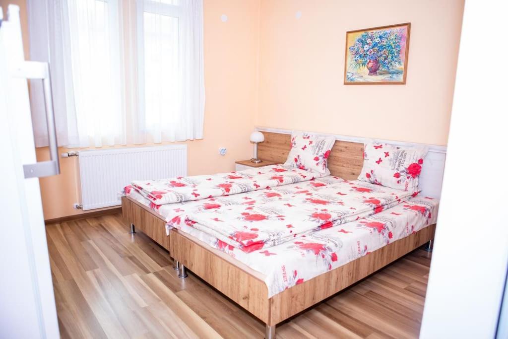 Hotel Lucky 2 Pavel Banya Esterno foto