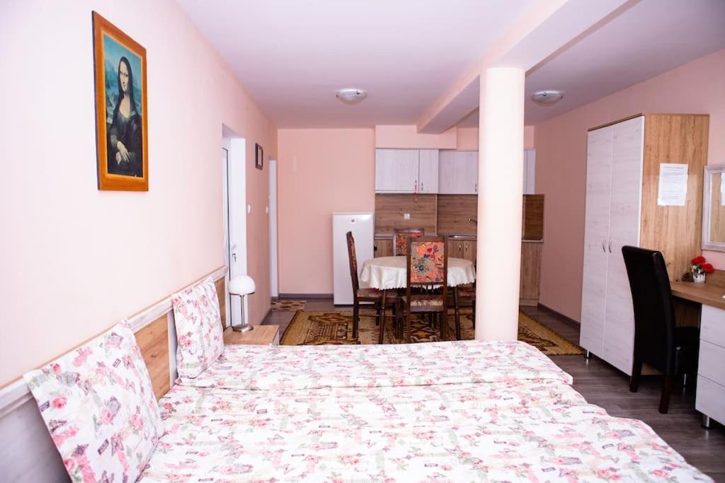 Hotel Lucky 2 Pavel Banya Esterno foto