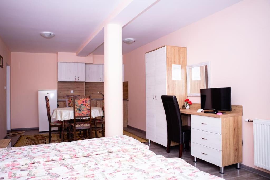 Hotel Lucky 2 Pavel Banya Esterno foto
