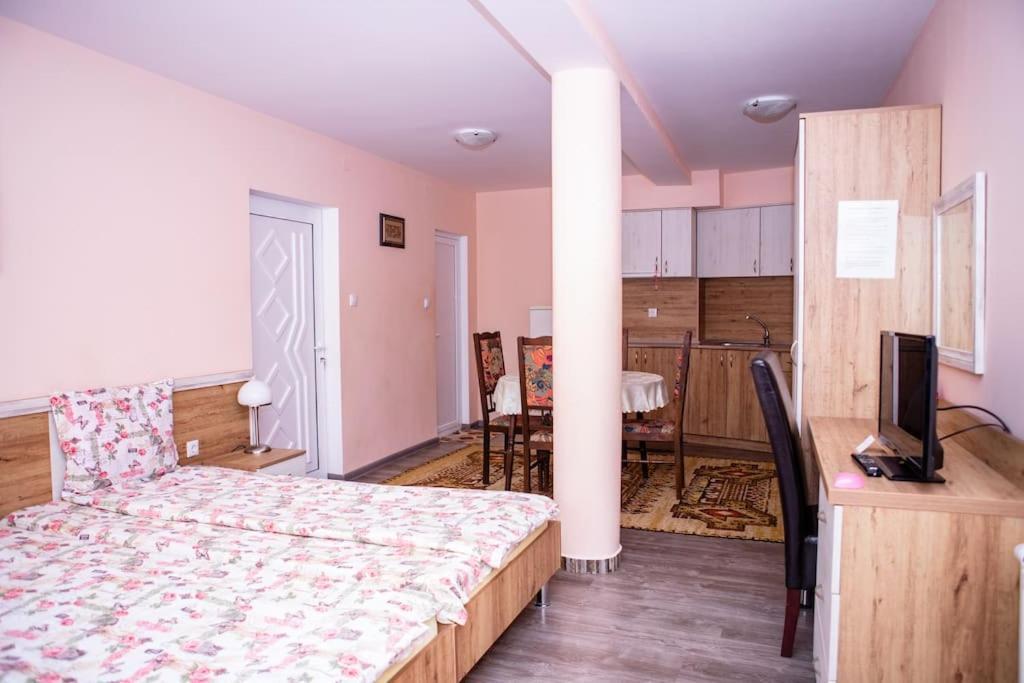 Hotel Lucky 2 Pavel Banya Esterno foto